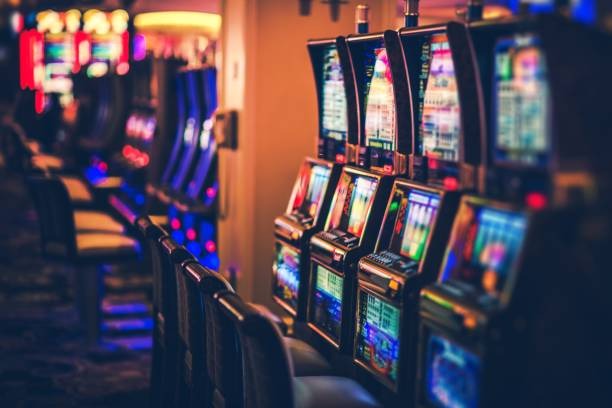 pecah11 platform interface showing live casino tables and sportsbook markets