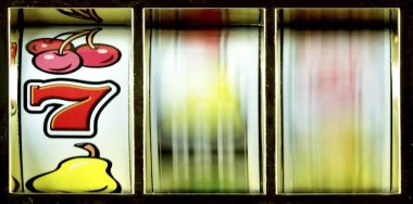 pecah11 live blackjack and roulette tables on mobile screen
